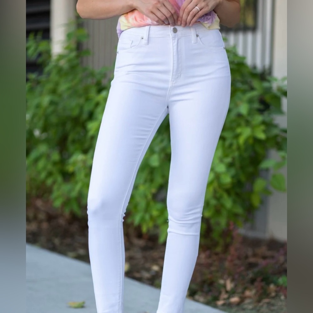 NWOT Just USA White Skinny Jeans with frayed hem